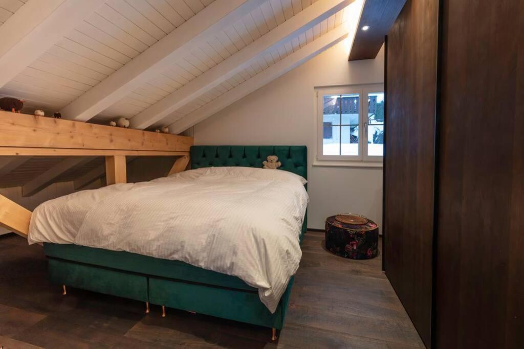 Exklusives Chalet Mit Traumhafter See- Und Bergsicht Seelisberg Bagian luar foto