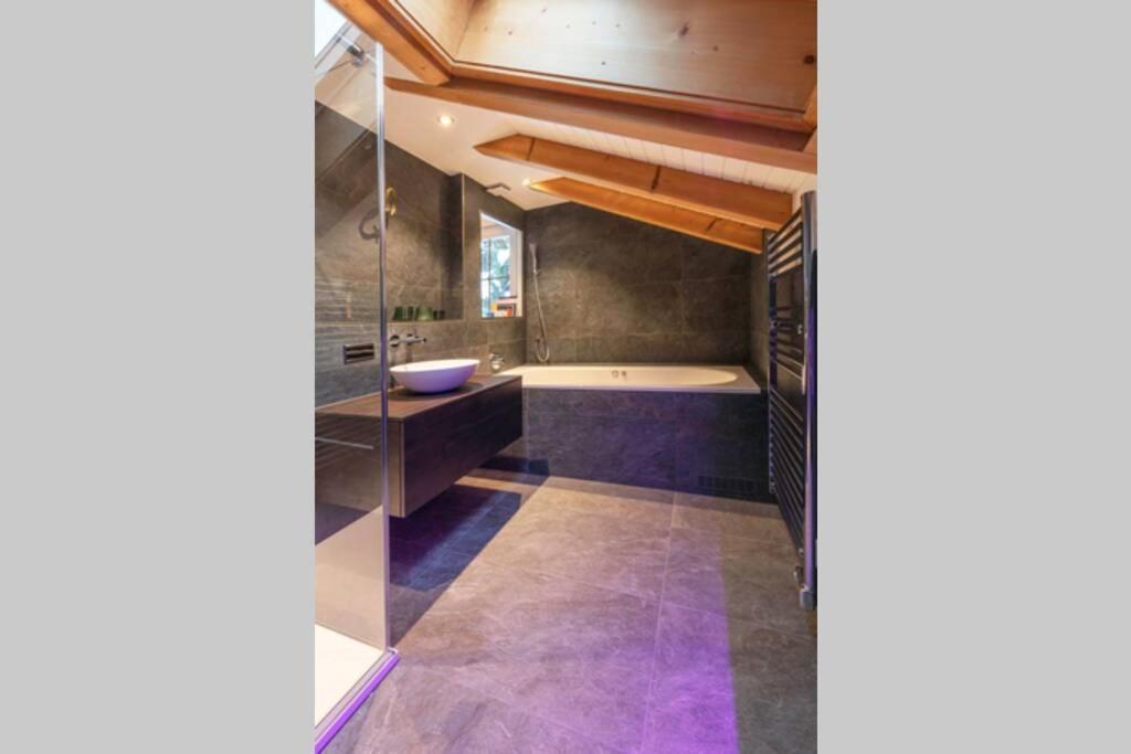 Exklusives Chalet Mit Traumhafter See- Und Bergsicht Seelisberg Bagian luar foto
