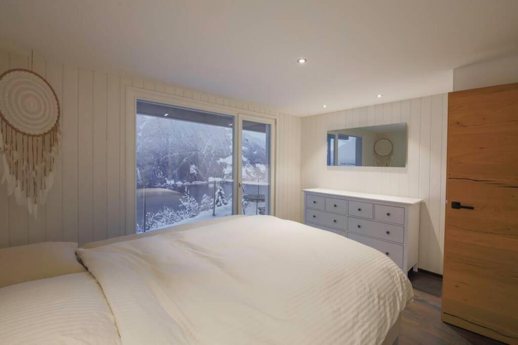 Exklusives Chalet Mit Traumhafter See- Und Bergsicht Seelisberg Bagian luar foto