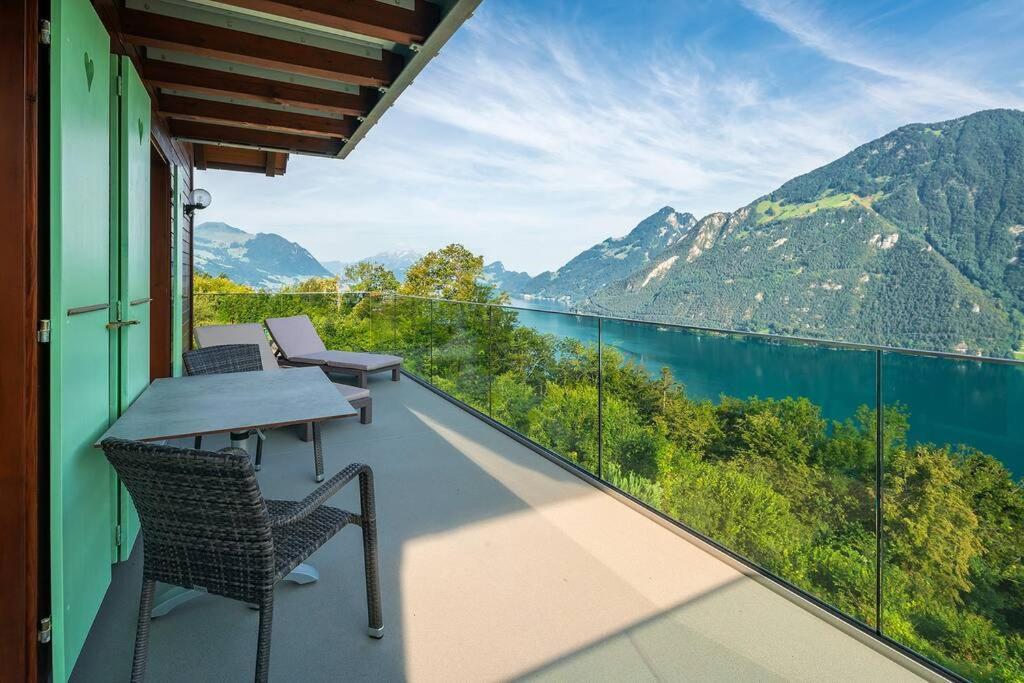 Exklusives Chalet Mit Traumhafter See- Und Bergsicht Seelisberg Bagian luar foto