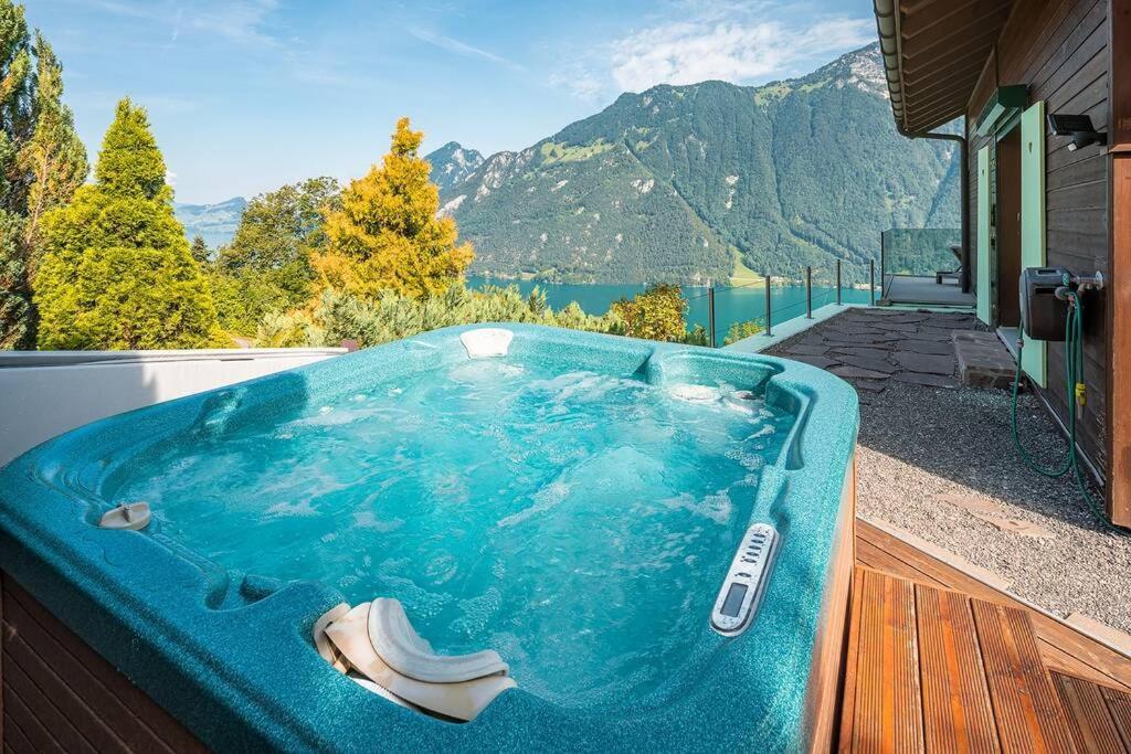 Exklusives Chalet Mit Traumhafter See- Und Bergsicht Seelisberg Bagian luar foto