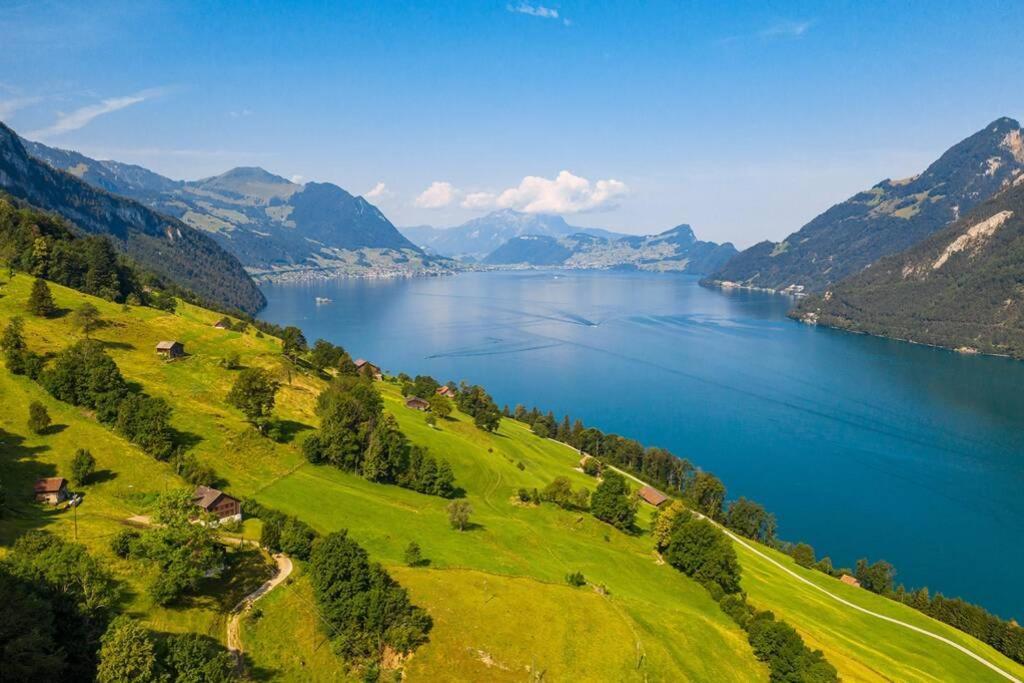 Exklusives Chalet Mit Traumhafter See- Und Bergsicht Seelisberg Bagian luar foto